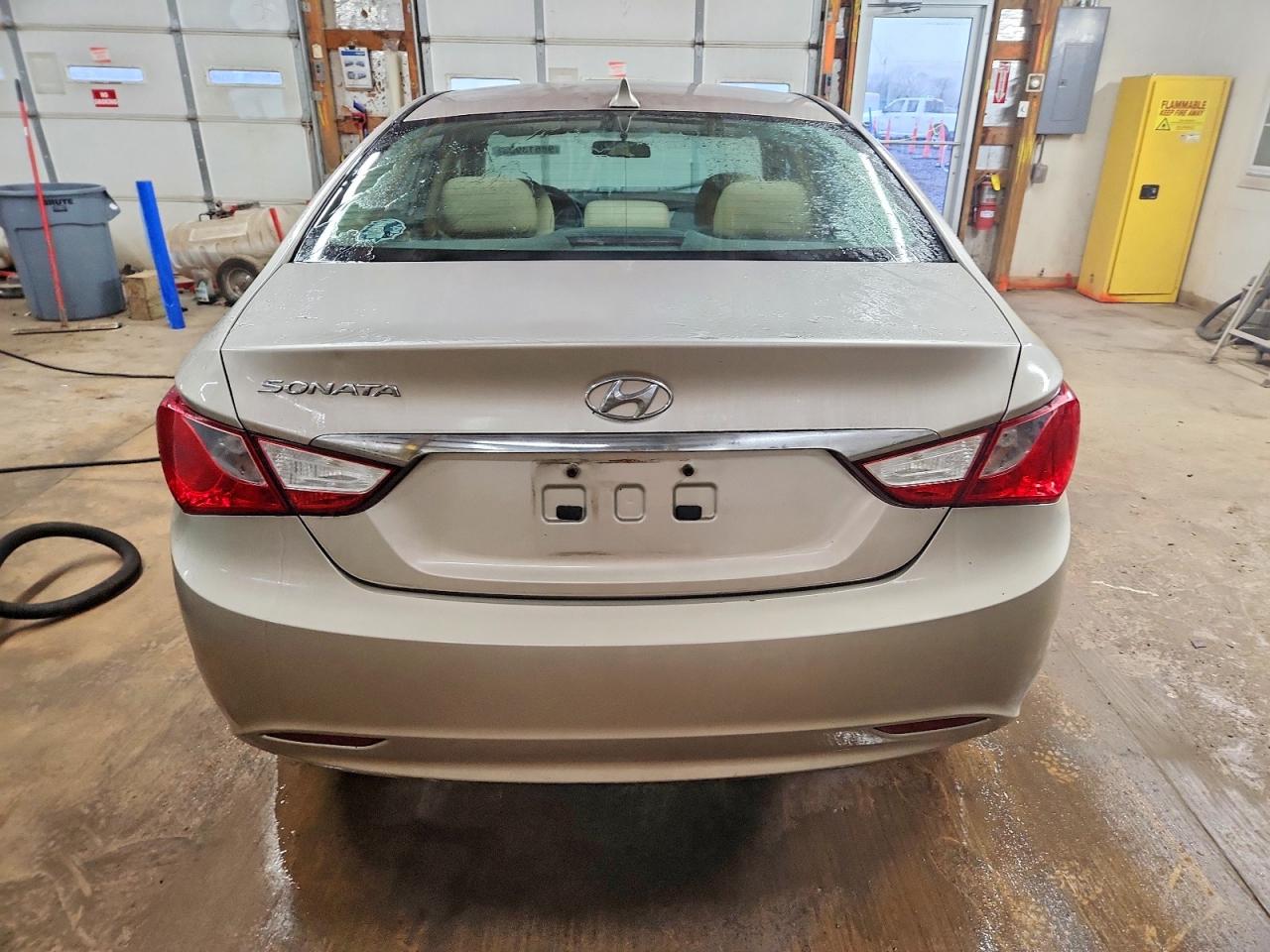 2011 HYUNDAI SONATA GLS photo 6