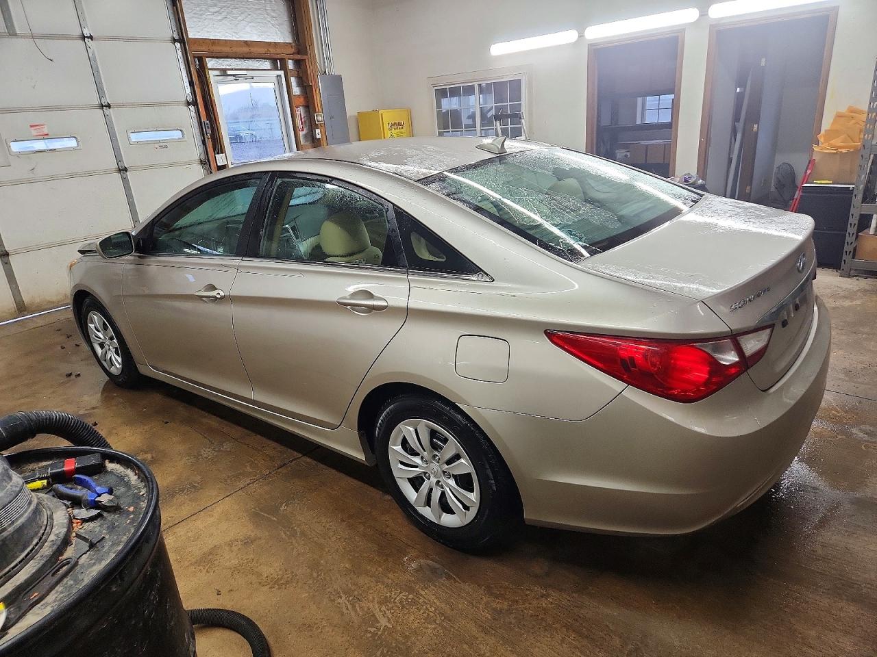 2011 HYUNDAI SONATA GLS photo 2