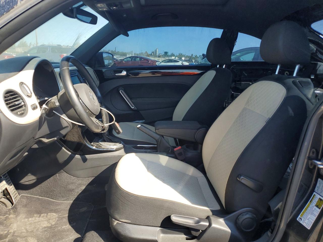 2019 VOLKSWAGEN BEETLE S photo 7