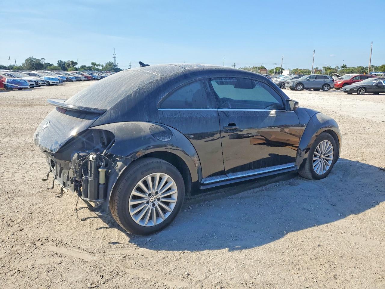 2019 VOLKSWAGEN BEETLE S photo 3