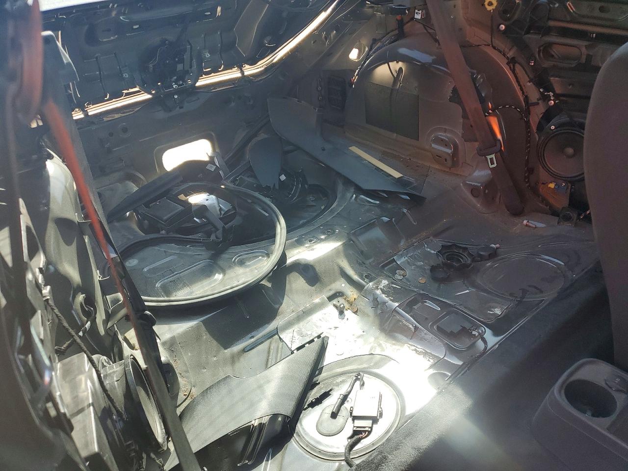 2019 VOLKSWAGEN BEETLE S photo 10