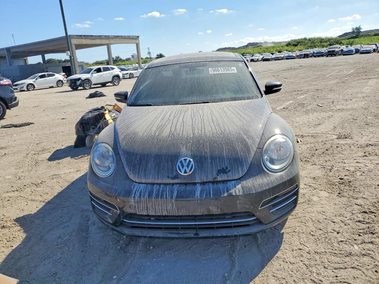 2019 VOLKSWAGEN BEETLE S photo 5