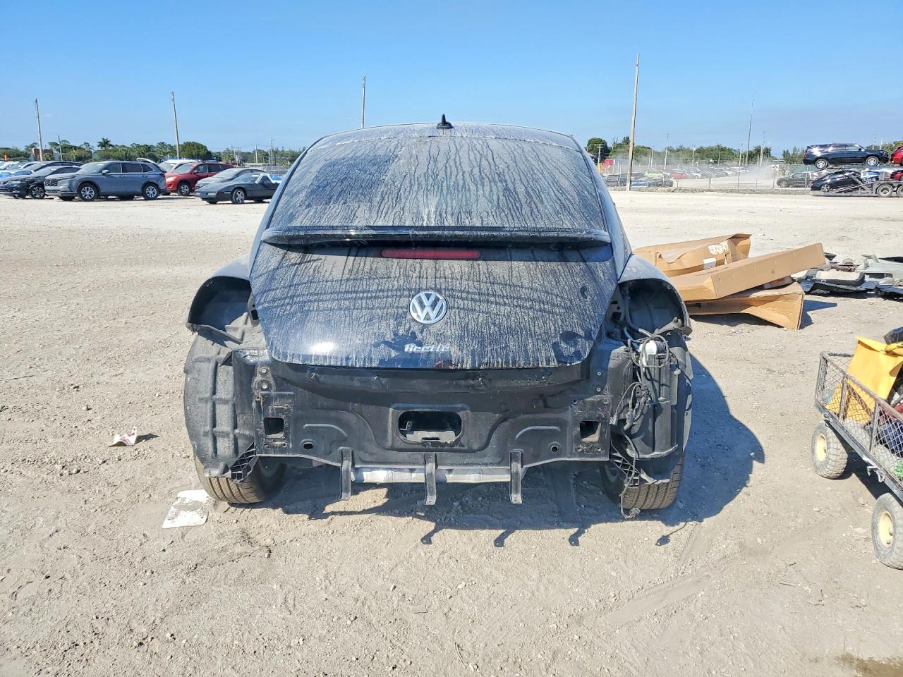 2019 VOLKSWAGEN BEETLE S photo 6
