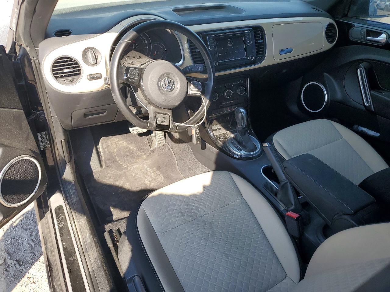 2019 VOLKSWAGEN BEETLE S photo 8