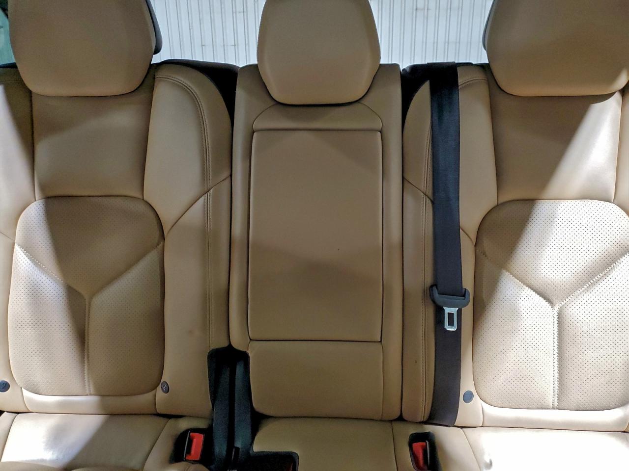 2016 PORSCHE CAYENNE photo 10