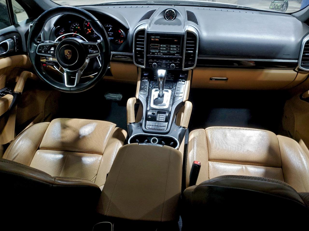 2016 PORSCHE CAYENNE photo 8