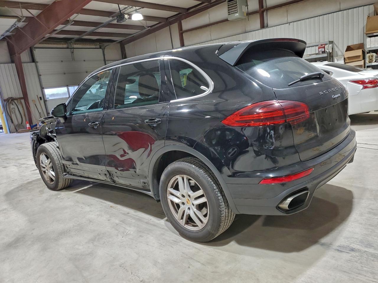 2016 PORSCHE CAYENNE photo 2