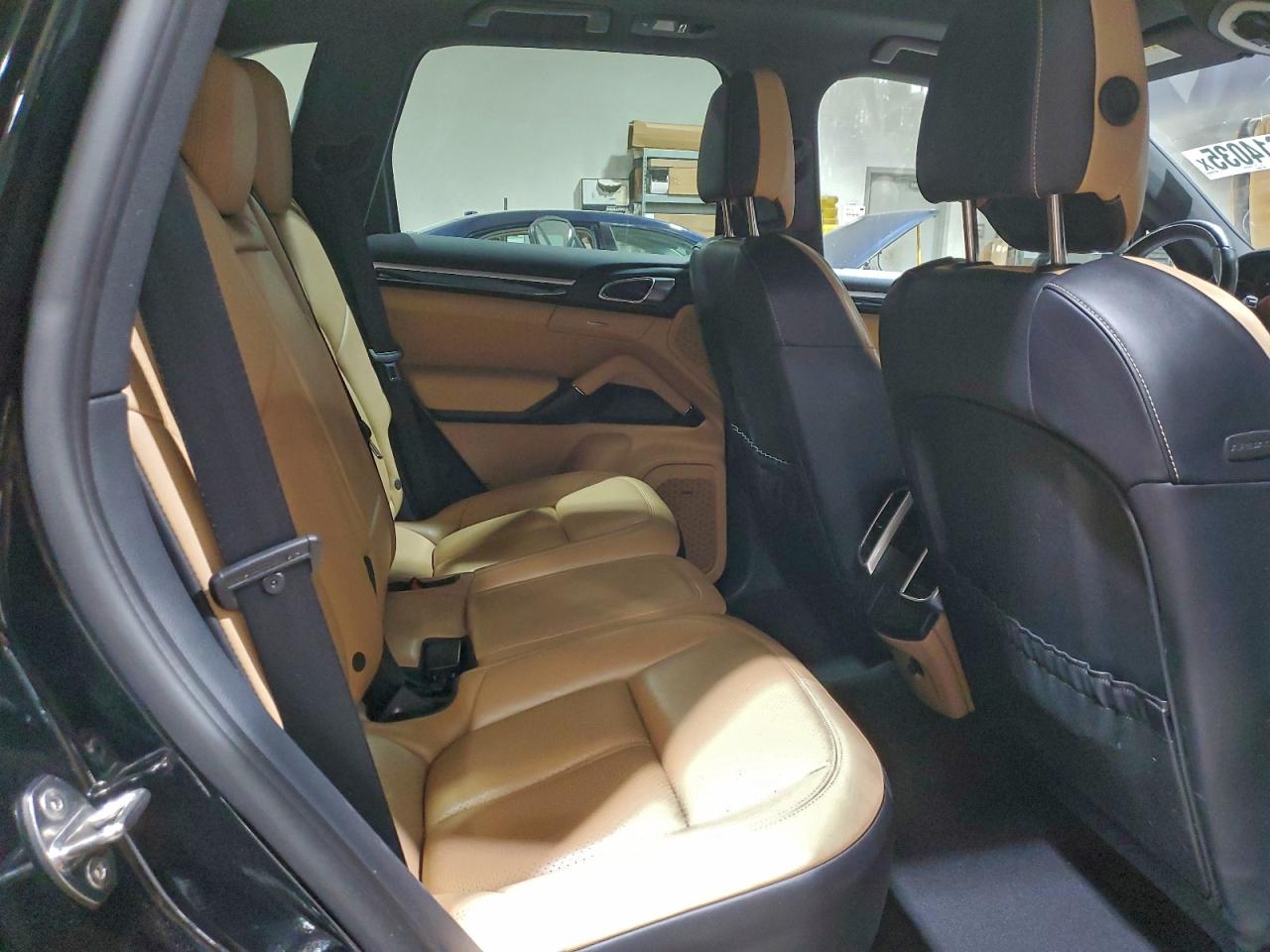 2016 PORSCHE CAYENNE photo 11