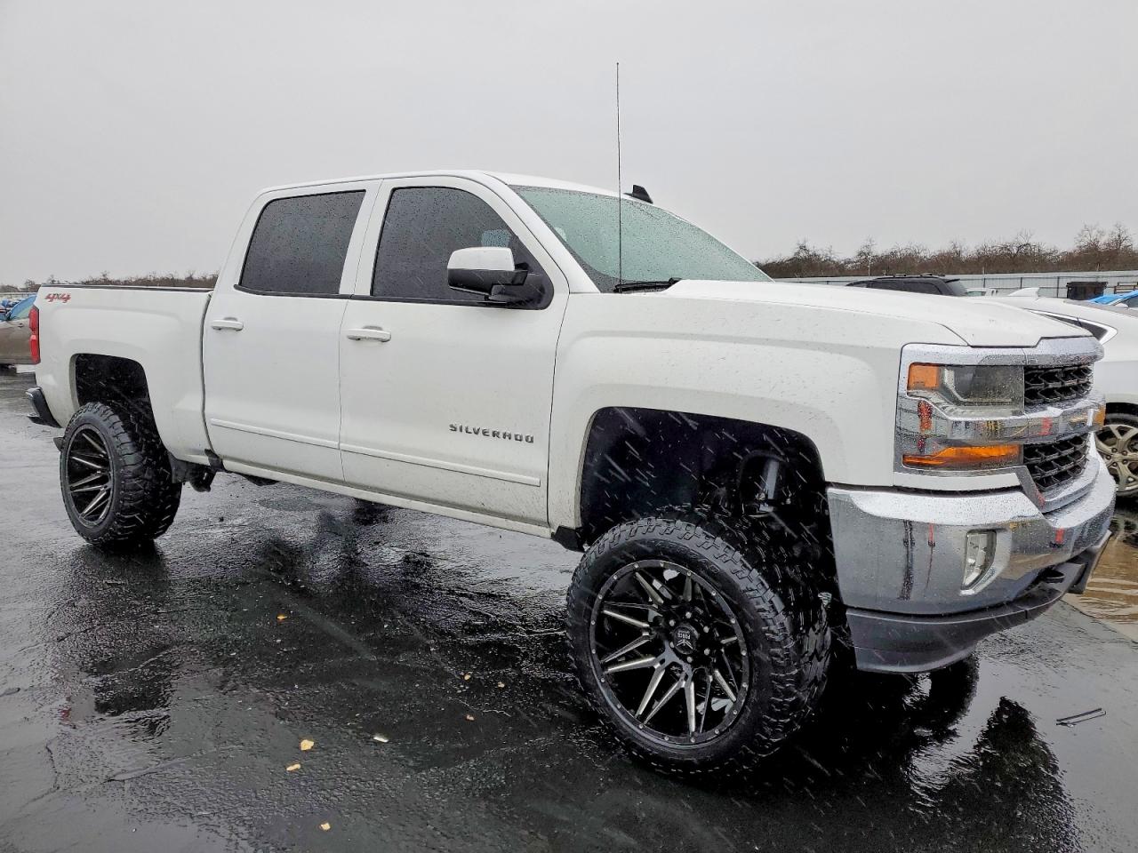 2017 CHEVROLET SILVERADO K1500 LT photo 4