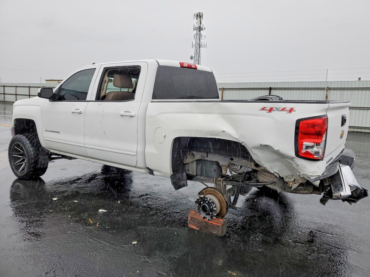 2017 CHEVROLET SILVERADO K1500 LT photo 2