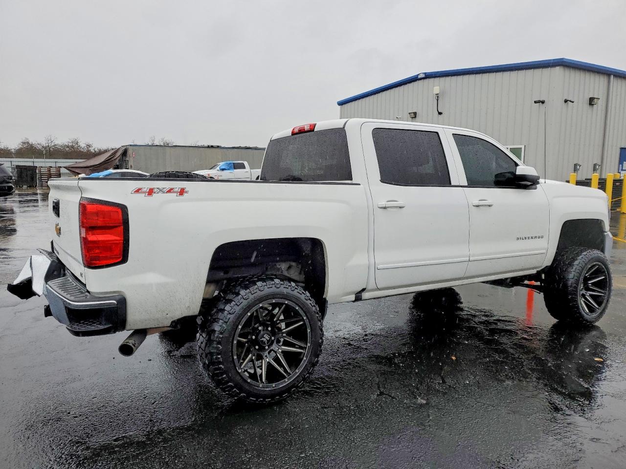 2017 CHEVROLET SILVERADO K1500 LT photo 3