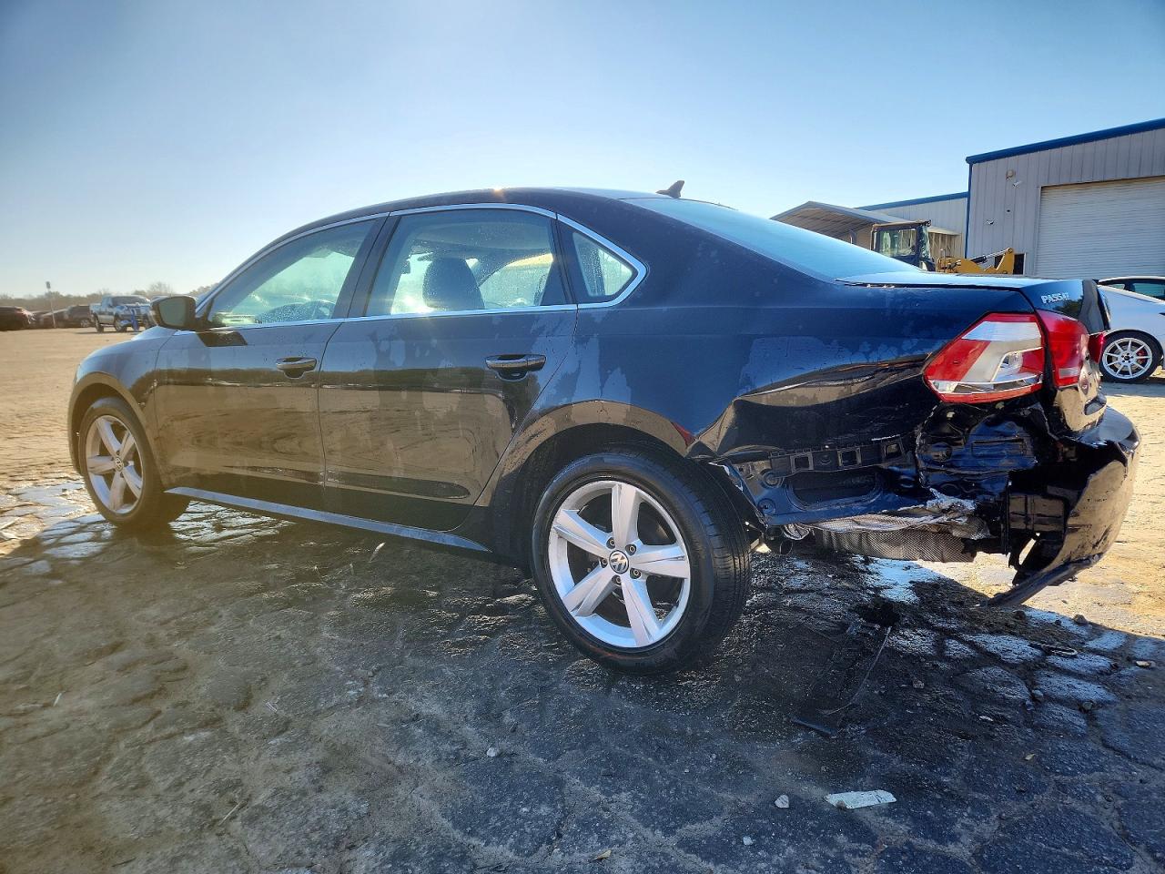 2014 VOLKSWAGEN PASSAT SE photo 2