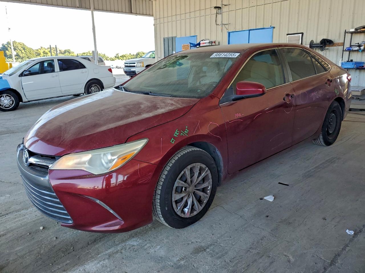 2016 TOYOTA CAMRY LE photo 2