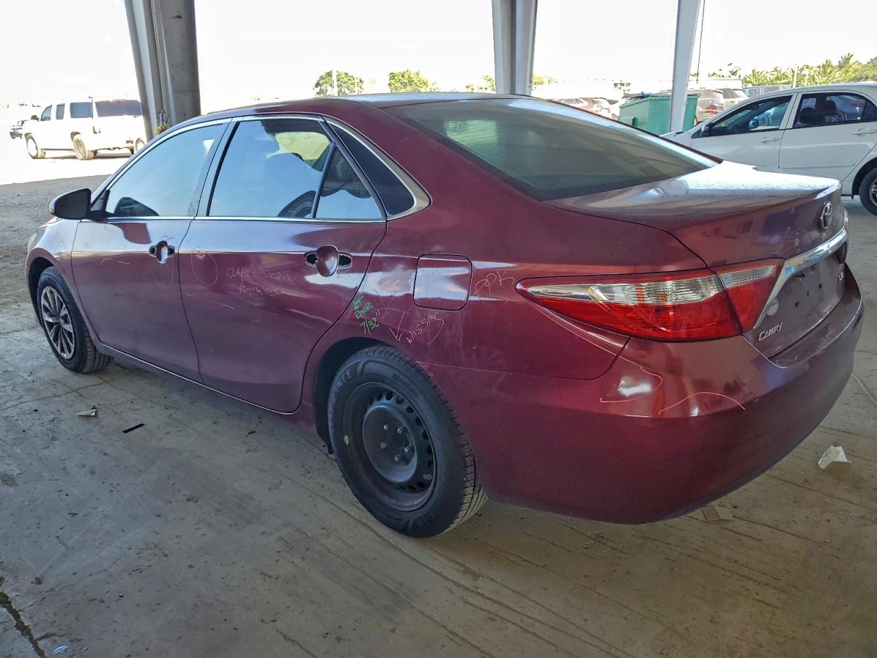 2016 TOYOTA CAMRY LE photo 4