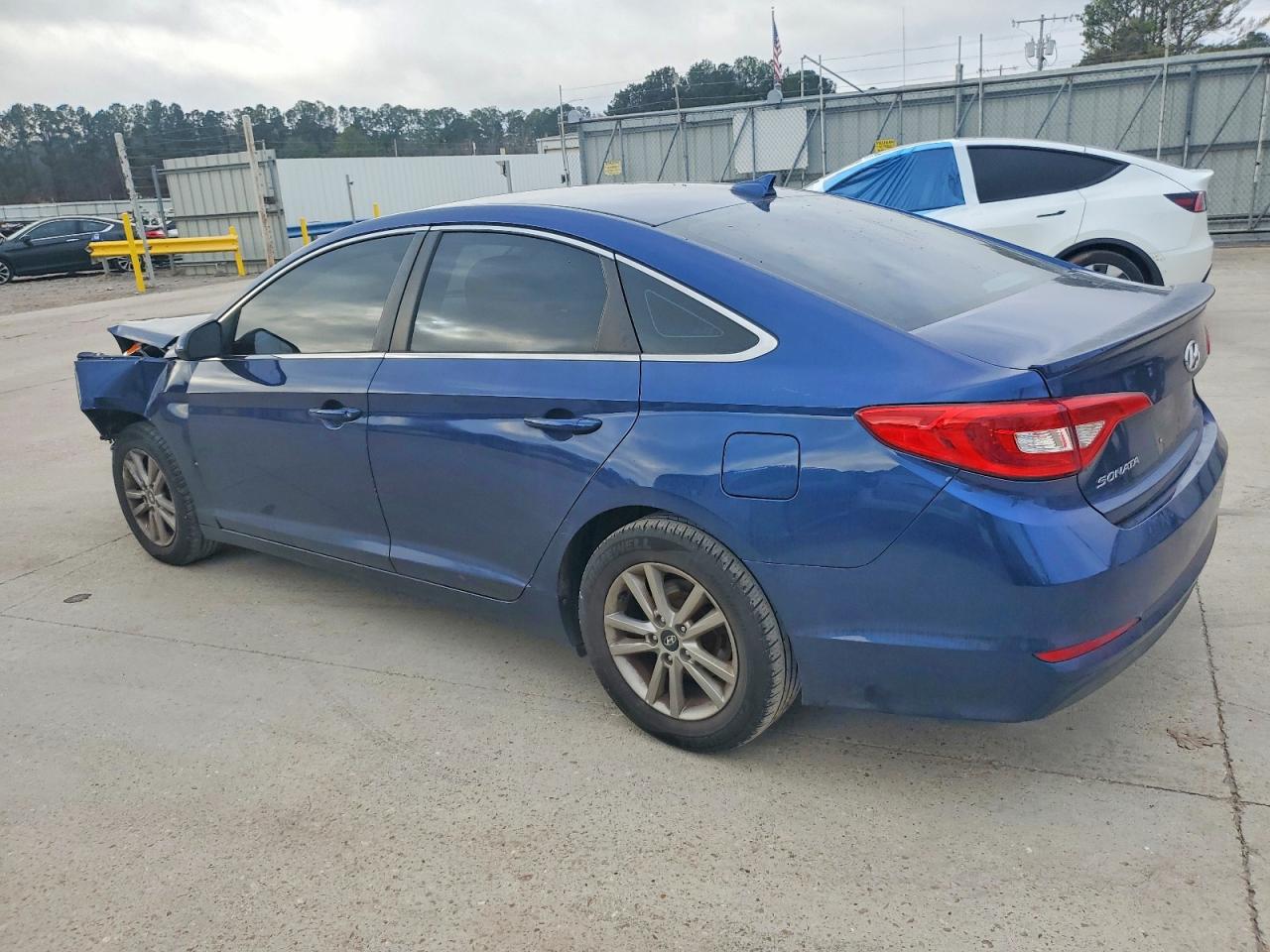 2017 HYUNDAI SONATA SE photo 2