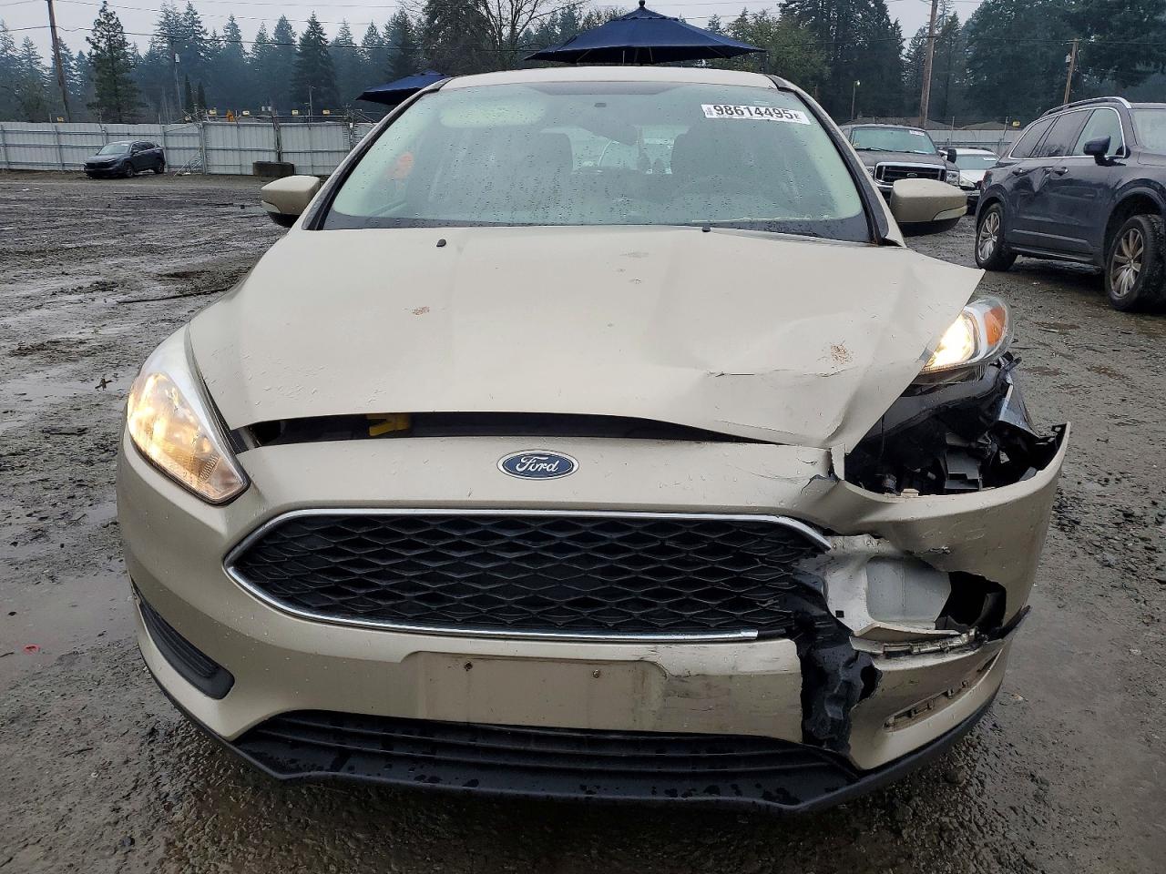 2017 FORD FOCUS SE photo 5