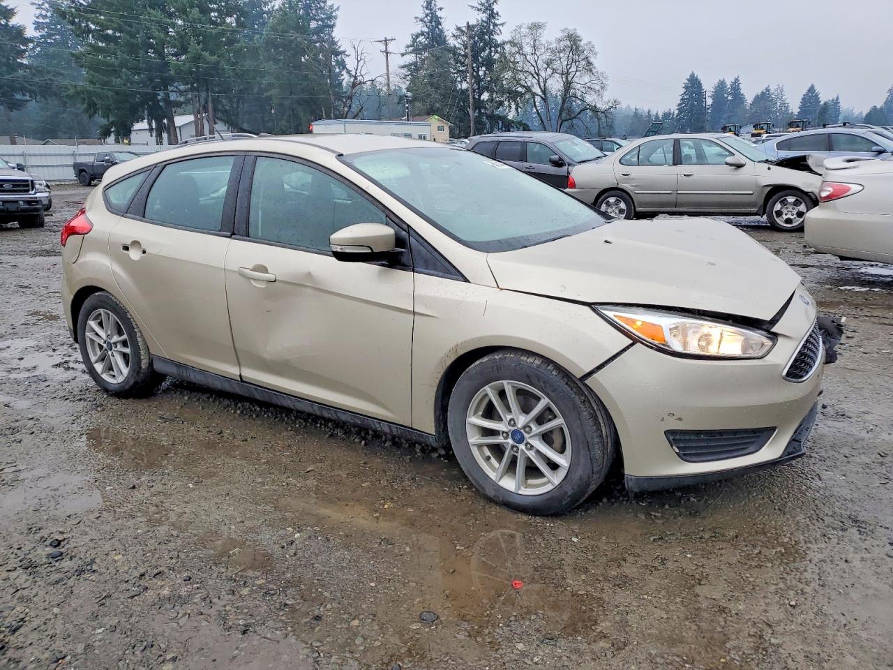 2017 FORD FOCUS SE photo 4
