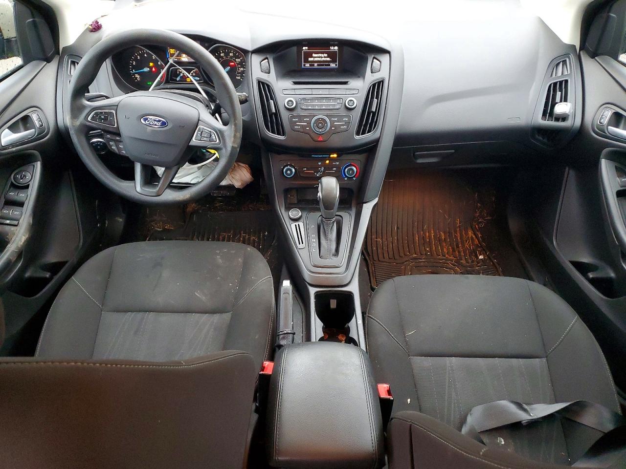 2017 FORD FOCUS SE photo 8