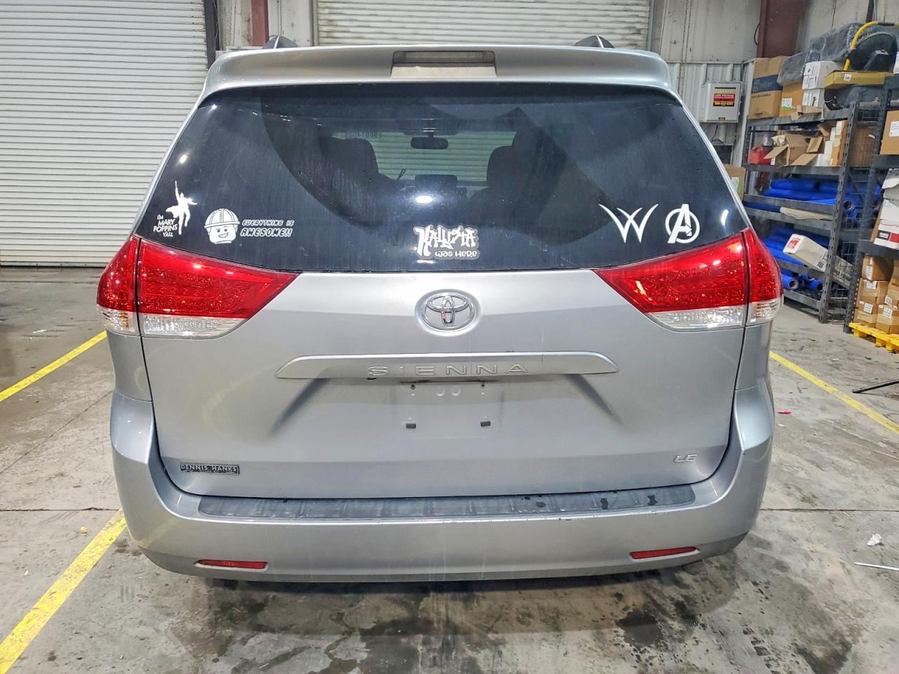 2014 TOYOTA SIENNA LE photo 16