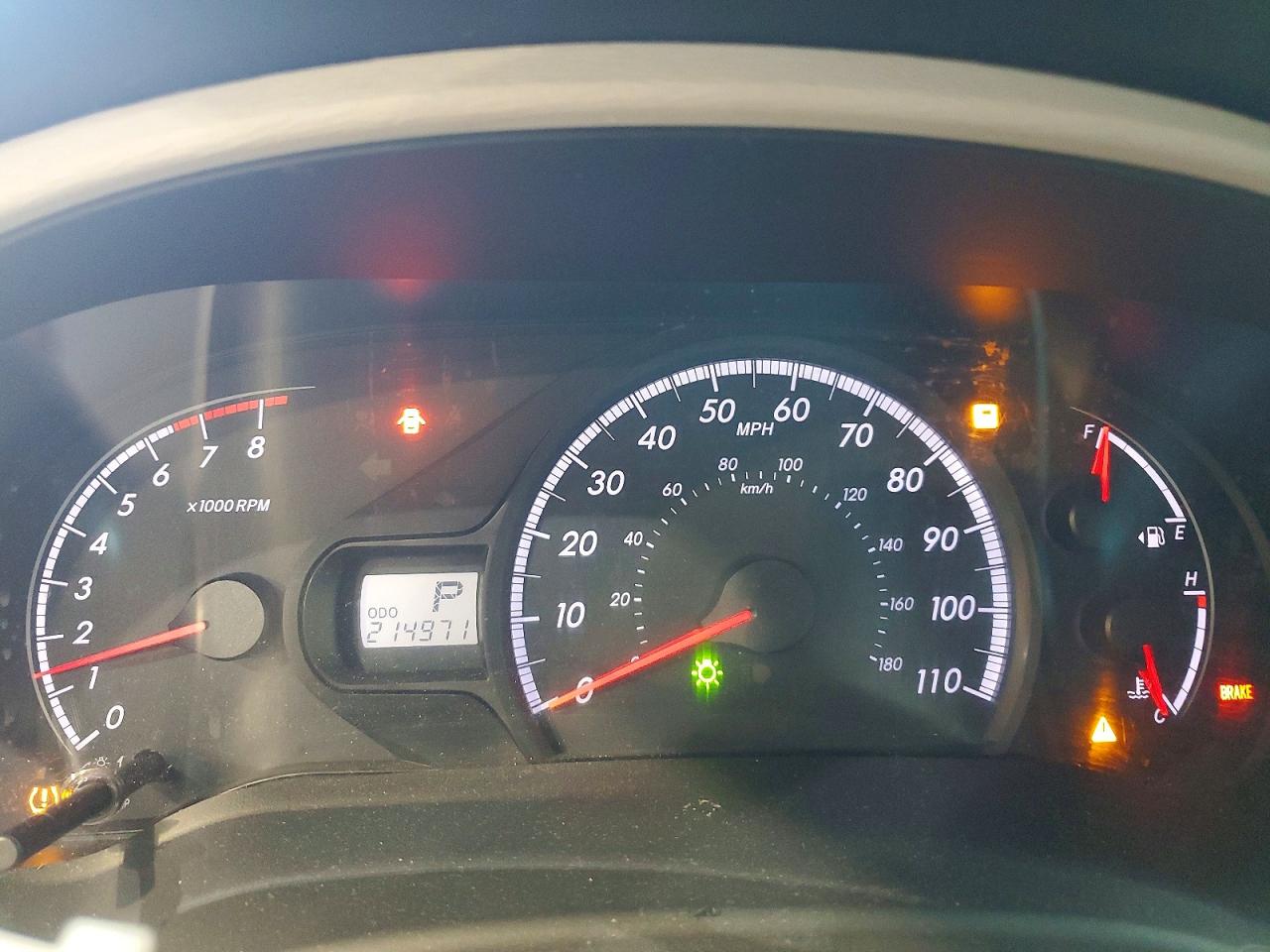 2014 TOYOTA SIENNA LE photo 25