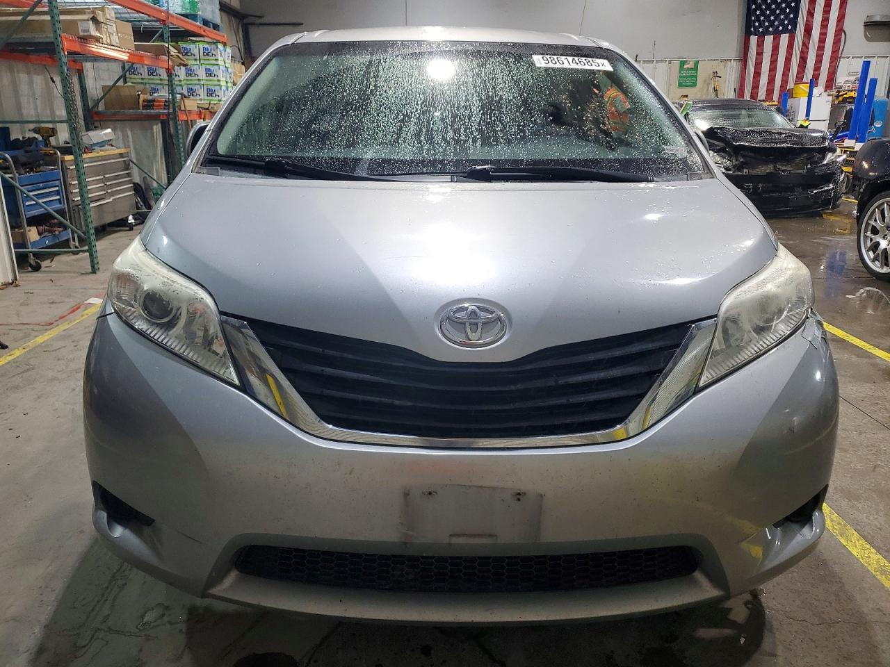 2014 TOYOTA SIENNA LE photo 13