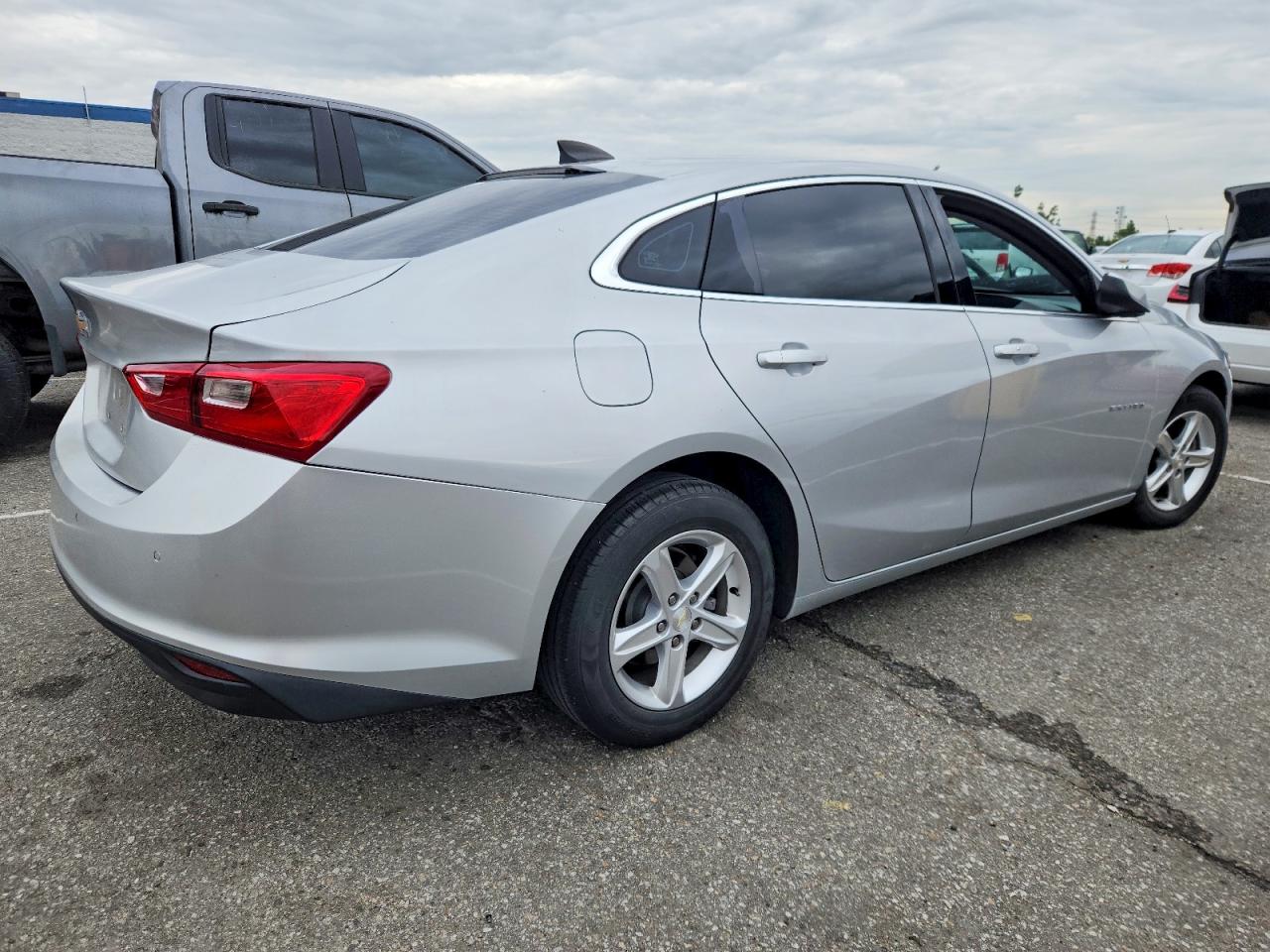 2020 CHEVROLET MALIBU LS photo 3