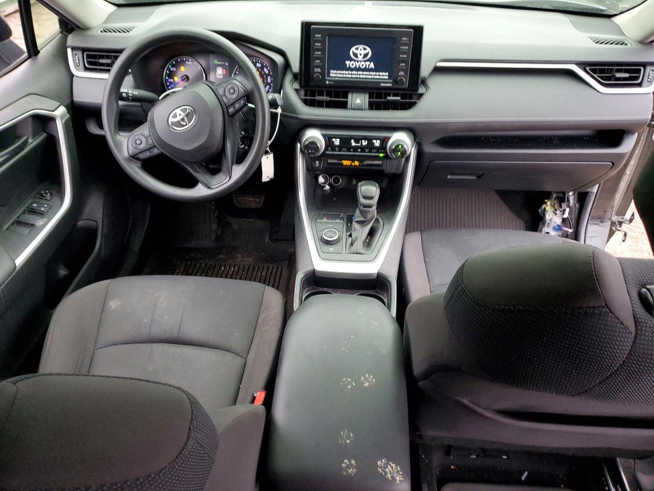 2021 TOYOTA RAV4 LE photo 8