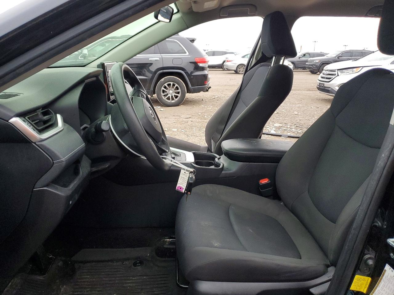 2021 TOYOTA RAV4 LE photo 7