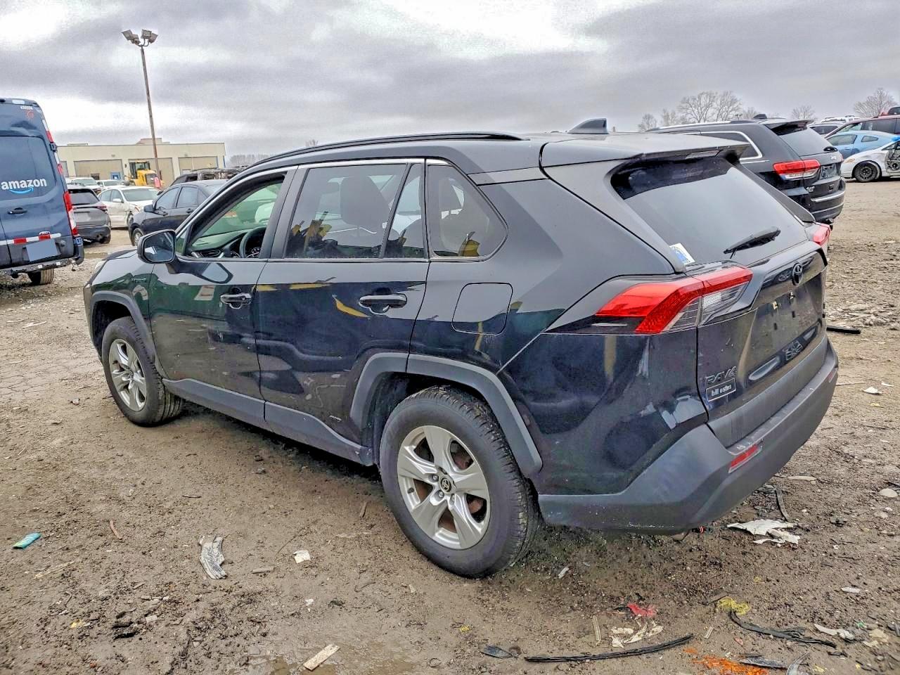 2021 TOYOTA RAV4 LE photo 2