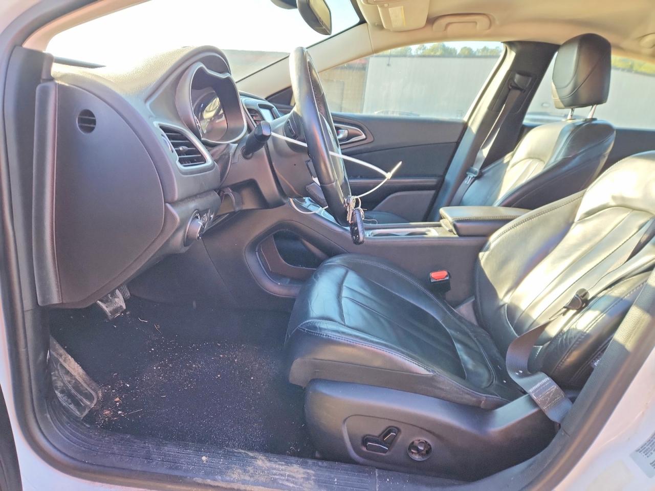 2015 CHRYSLER 200 photo 7