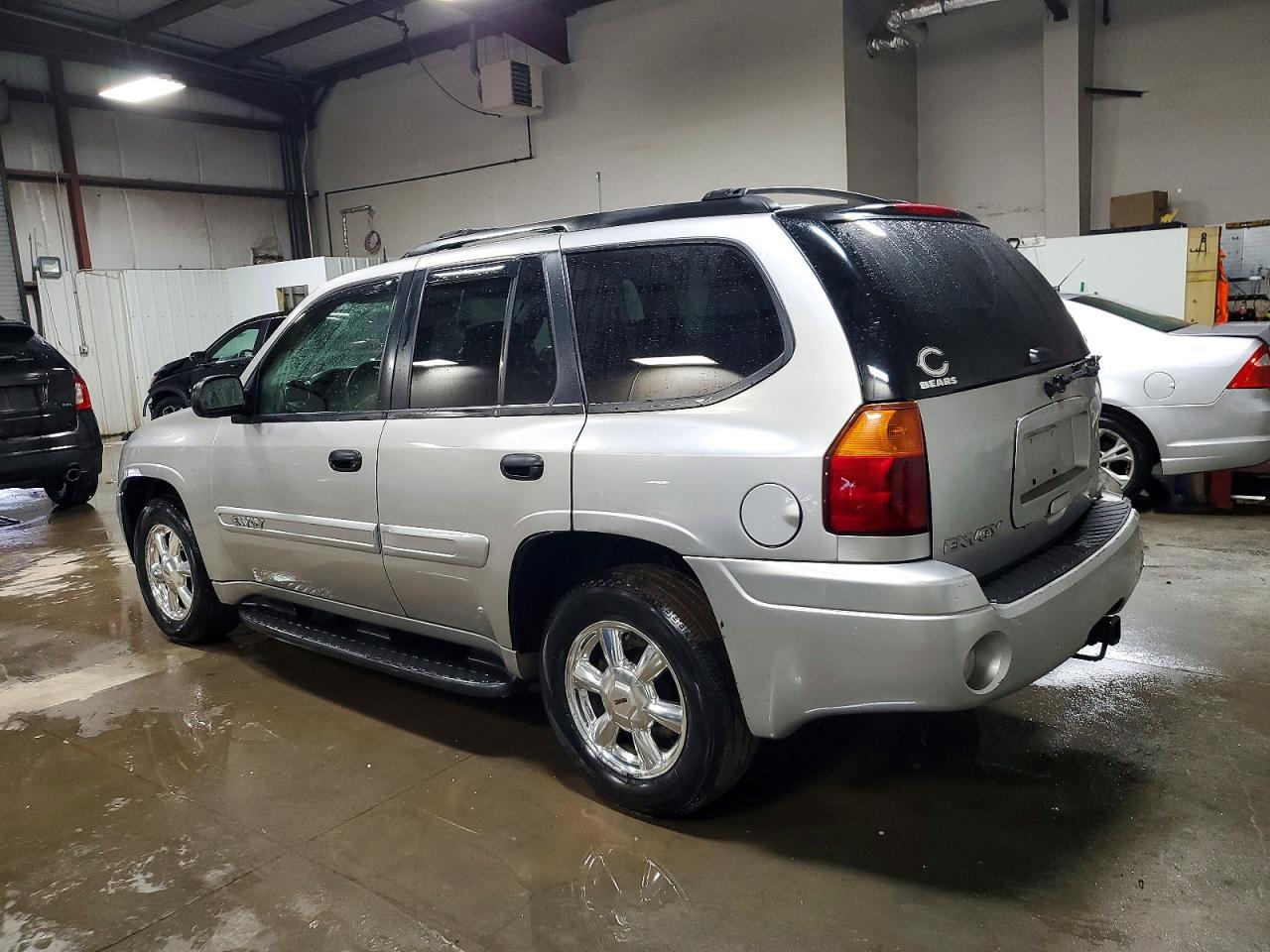 2005 GMC ENVOY photo 2