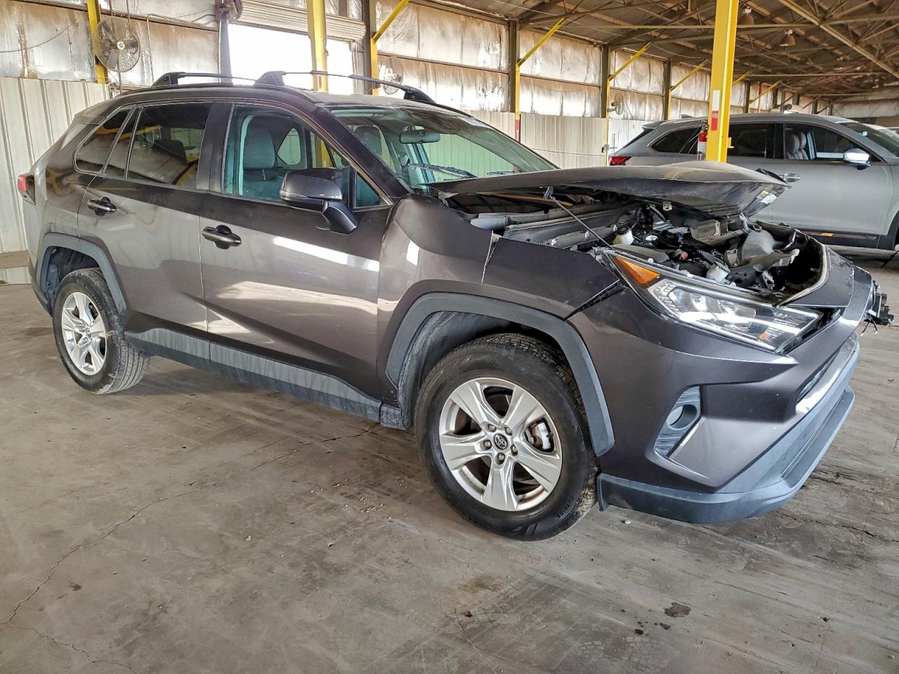 2019 TOYOTA RAV4 XLE photo 4