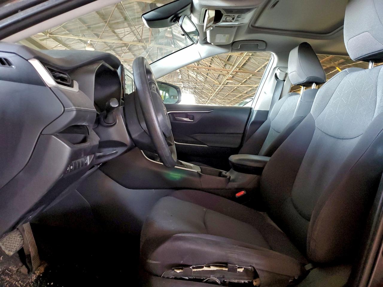 2019 TOYOTA RAV4 XLE photo 7