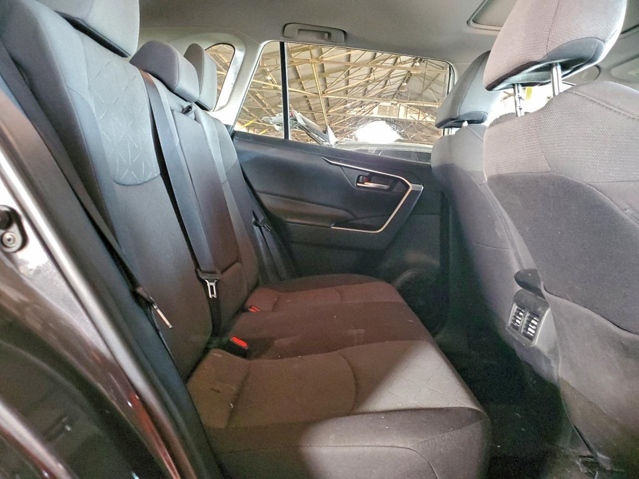 2019 TOYOTA RAV4 XLE photo 10