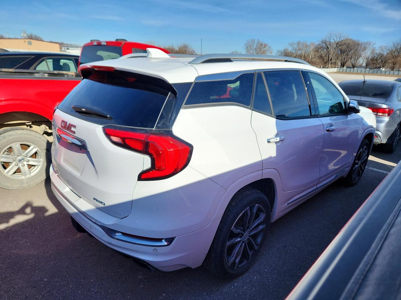 2019 GMC TERRAIN DENALI photo 3