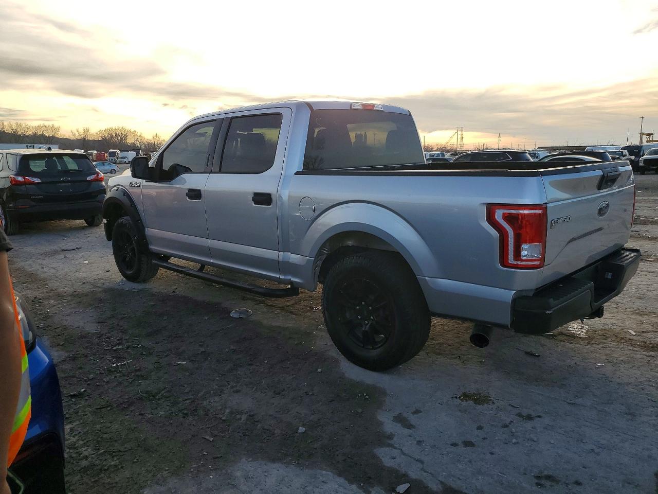 2017 FORD F150 SUPERCREW photo 2