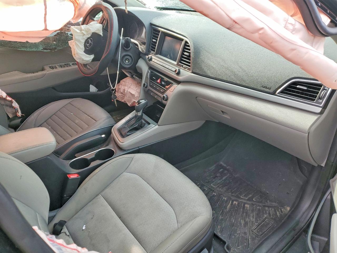 2017 HYUNDAI ELANTRA SE photo 8