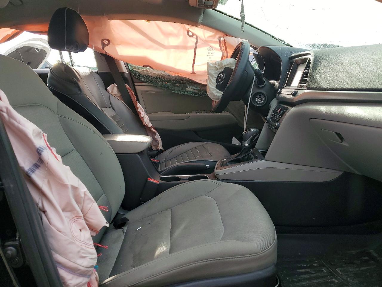 2017 HYUNDAI ELANTRA SE photo 7