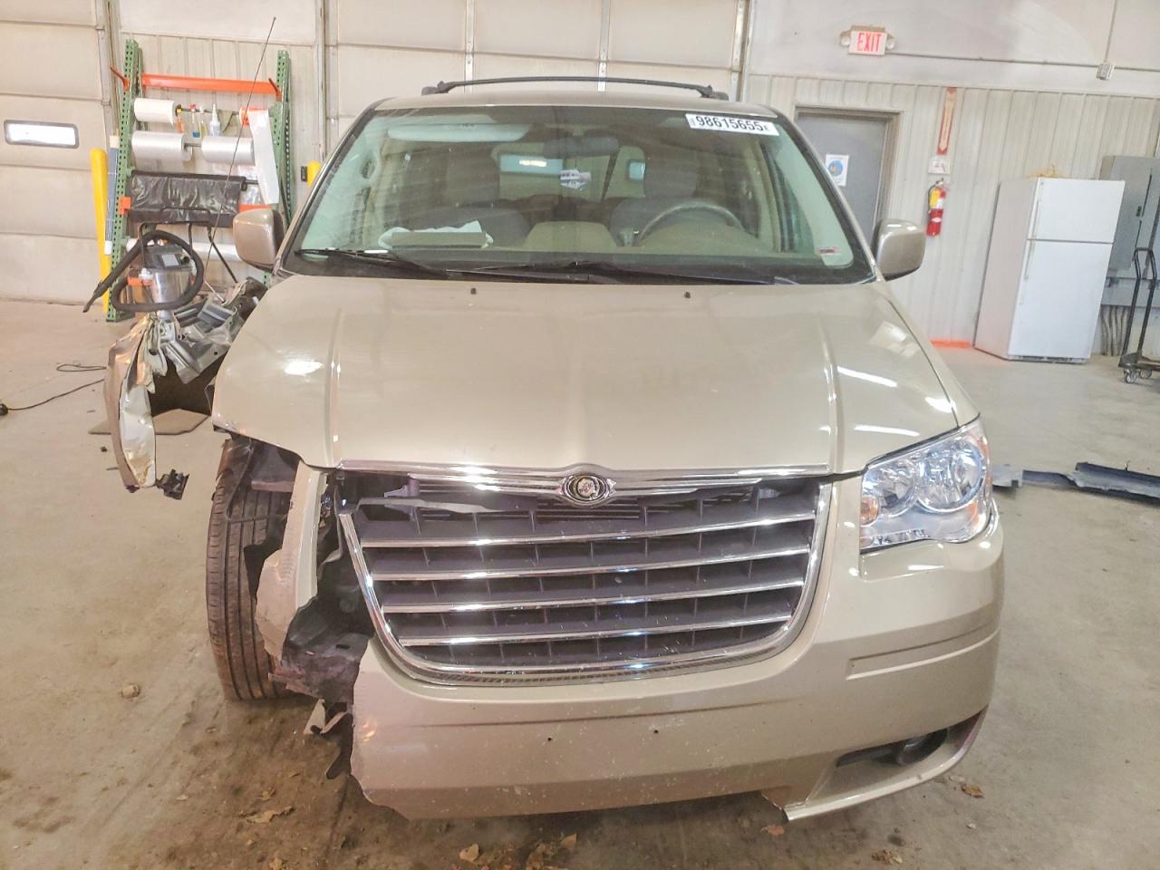 2008 CHRYSLER TOWN & COUNTRY TOURING photo 5