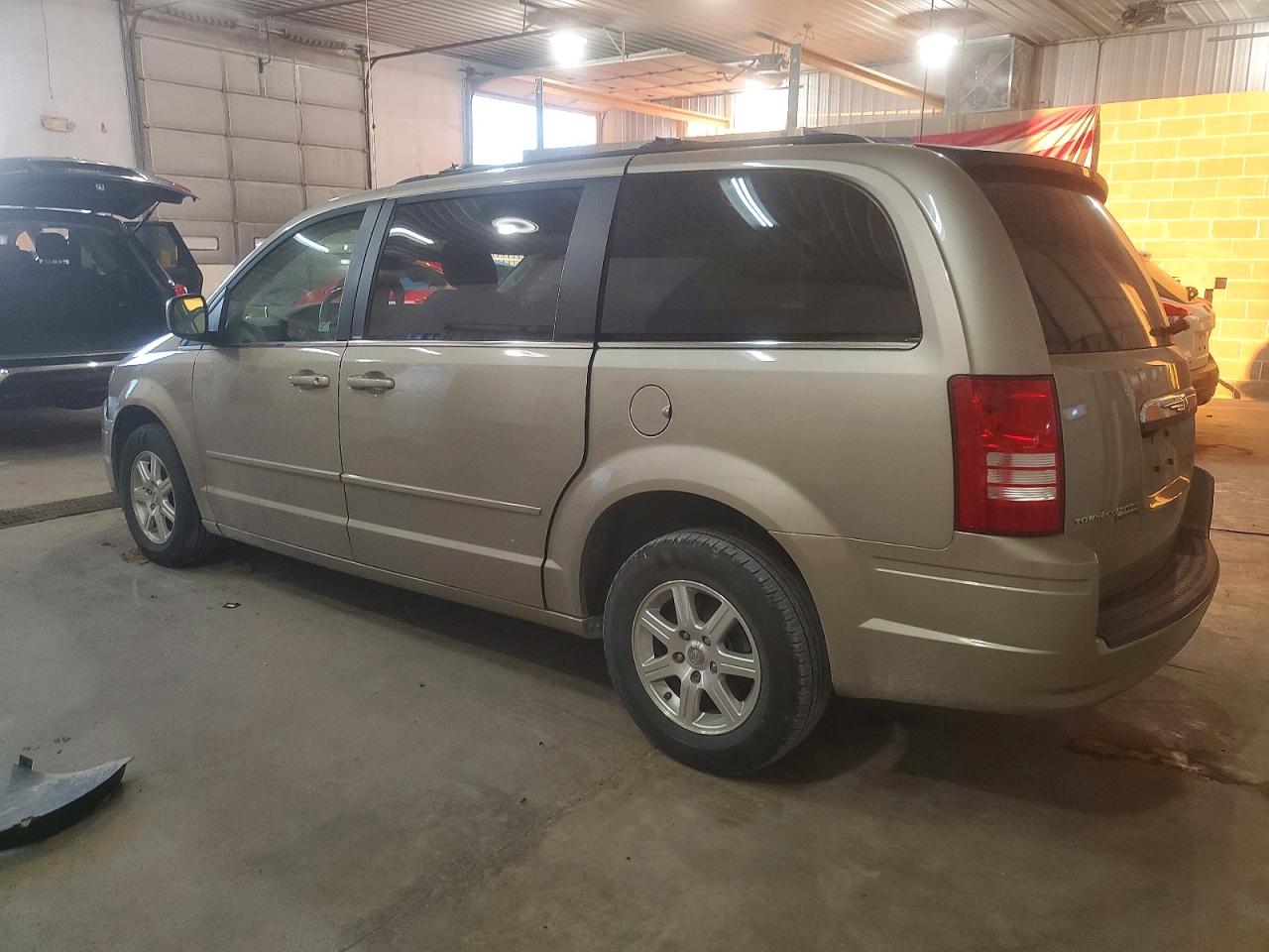 2008 CHRYSLER TOWN & COUNTRY TOURING photo 2