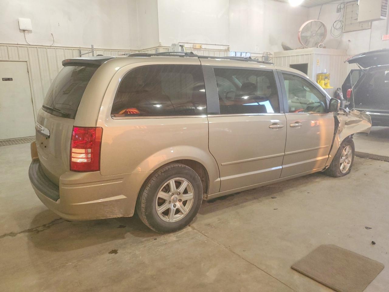 2008 CHRYSLER TOWN & COUNTRY TOURING photo 3