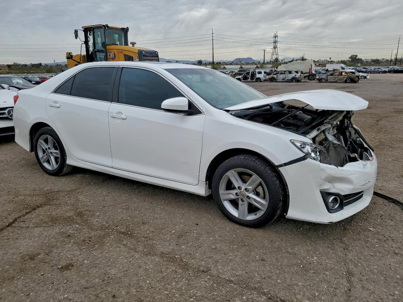 2013 TOYOTA CAMRY L photo 4