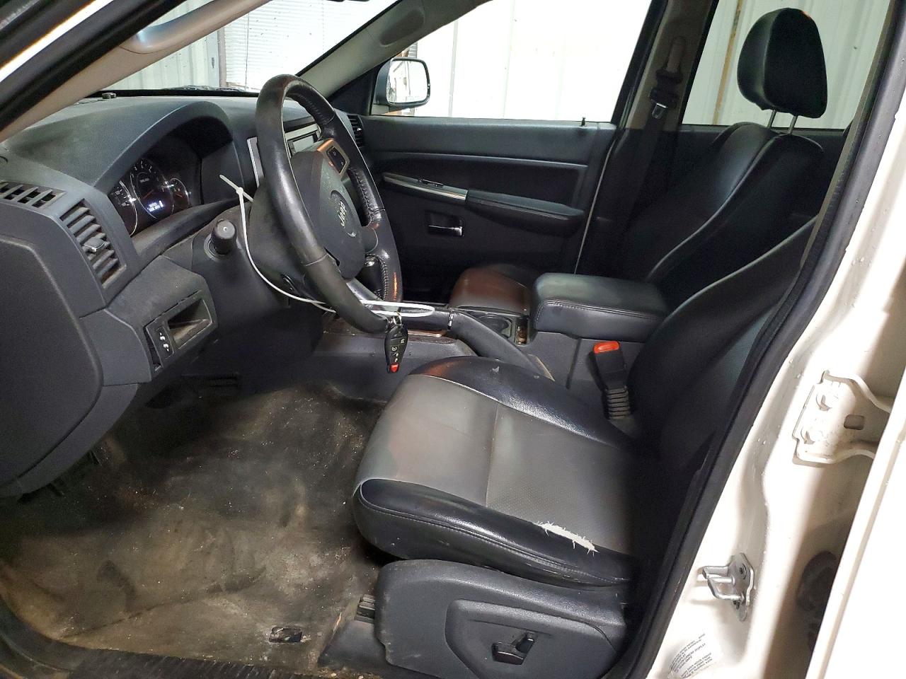 2010 JEEP GRAND CHEROKEE LAREDO photo 7