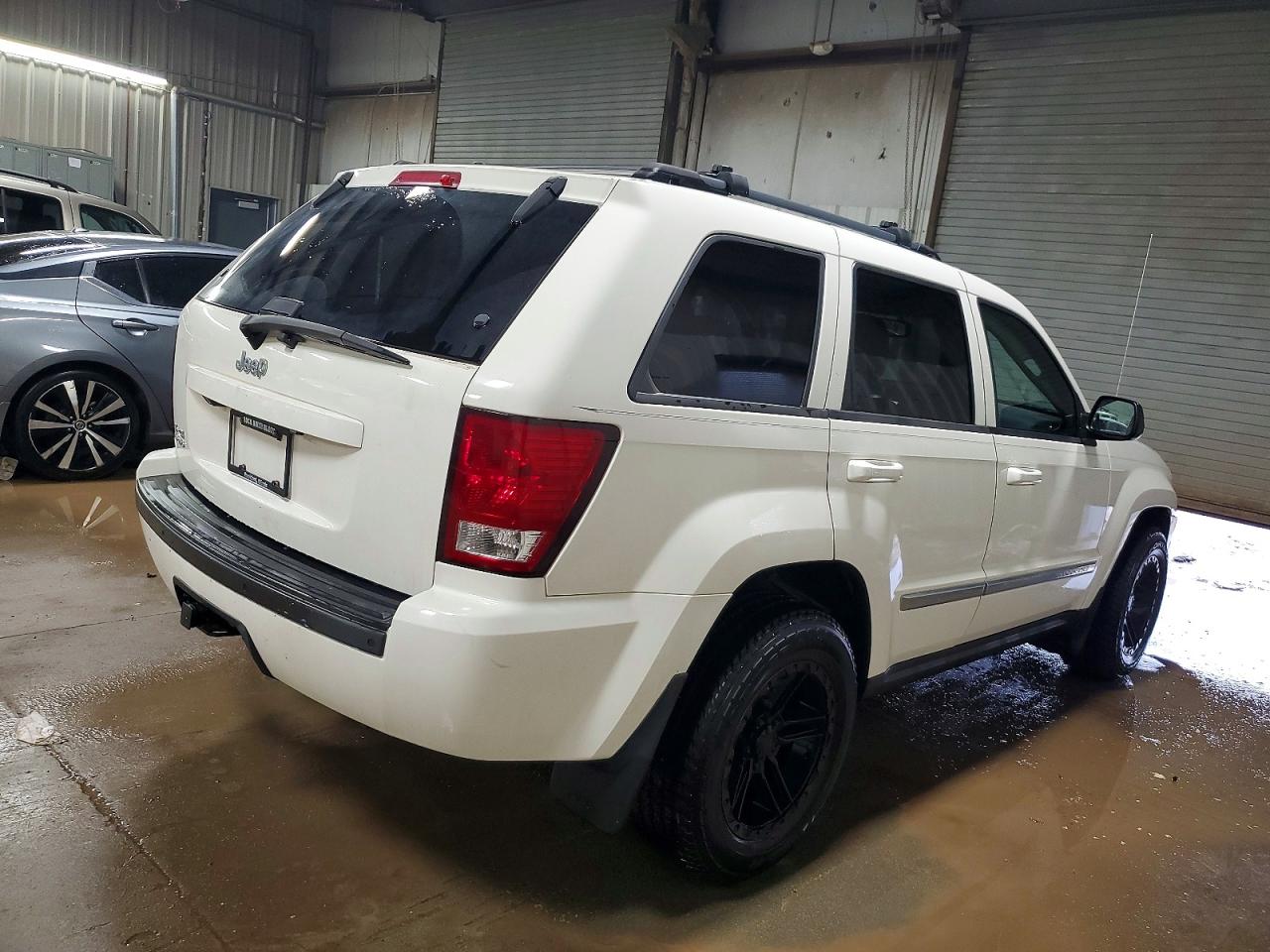 2010 JEEP GRAND CHEROKEE LAREDO photo 3