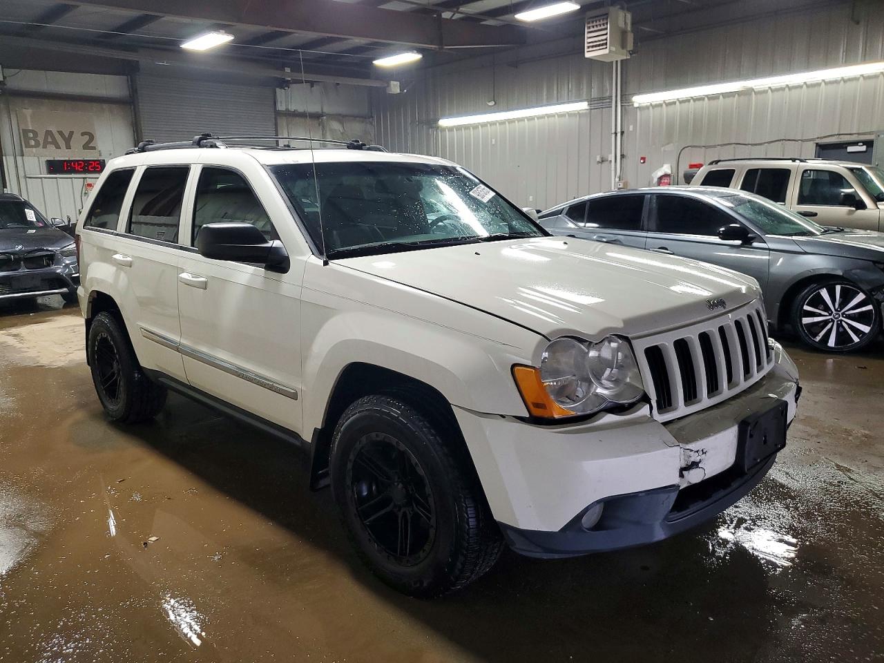 2010 JEEP GRAND CHEROKEE LAREDO photo 4