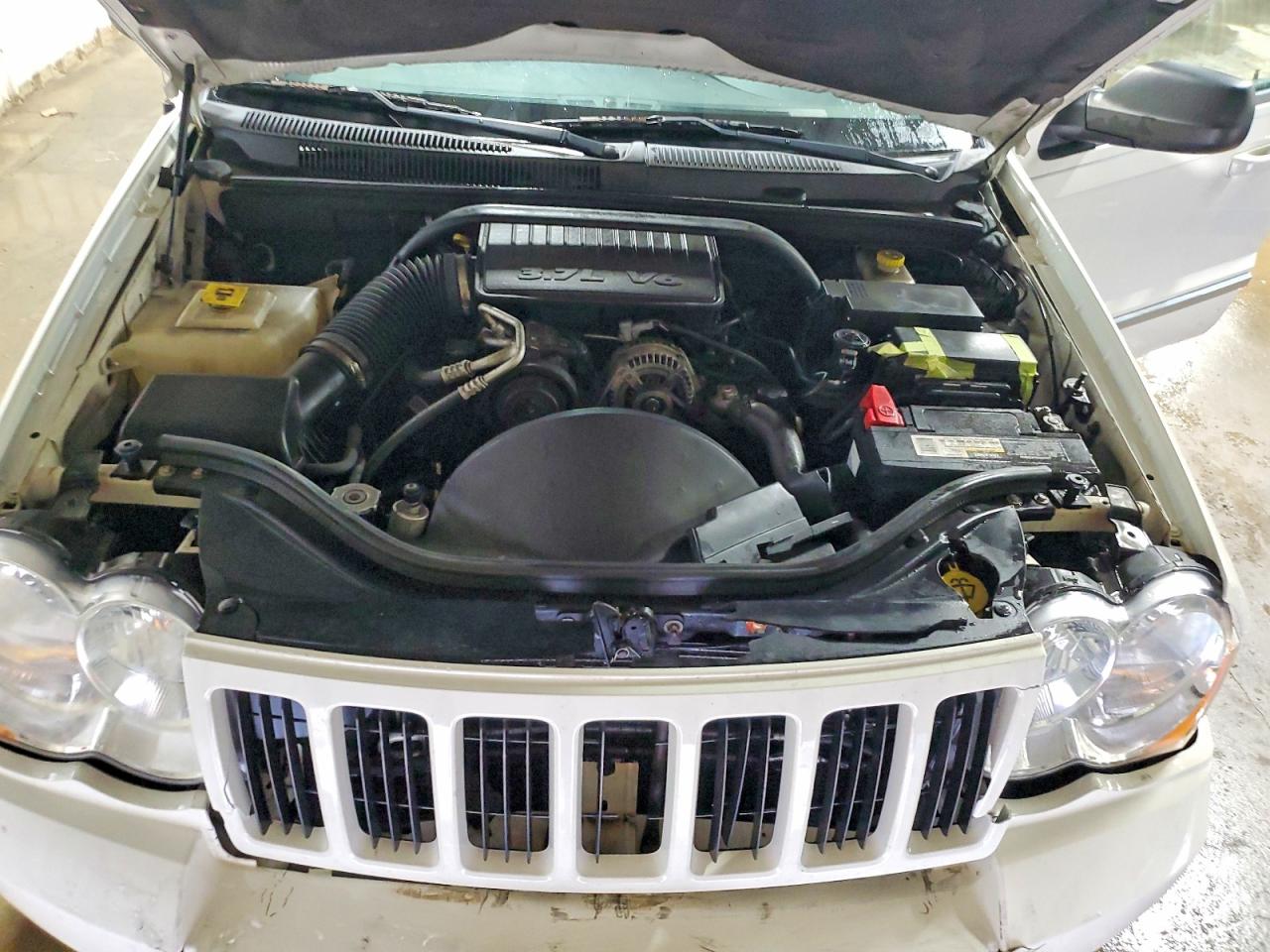 2010 JEEP GRAND CHEROKEE LAREDO photo 11