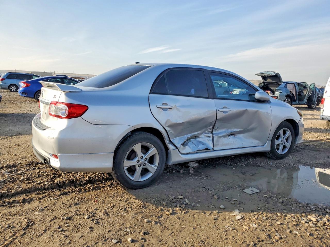 2011 TOYOTA COROLLA S photo 7
