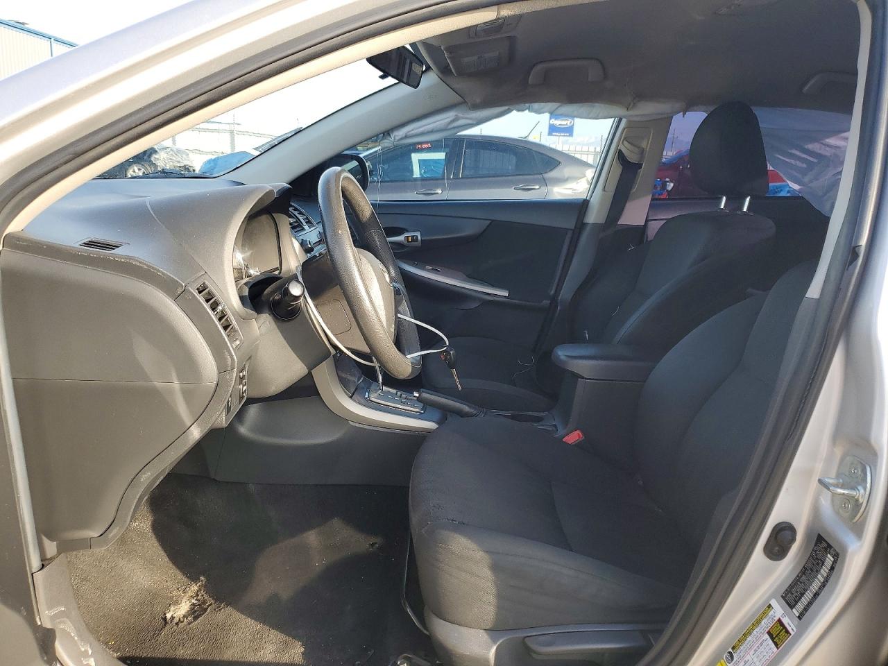 2011 TOYOTA COROLLA S photo 19