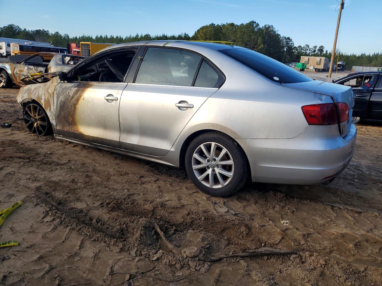 2013 VOLKSWAGEN JETTA SE photo 2