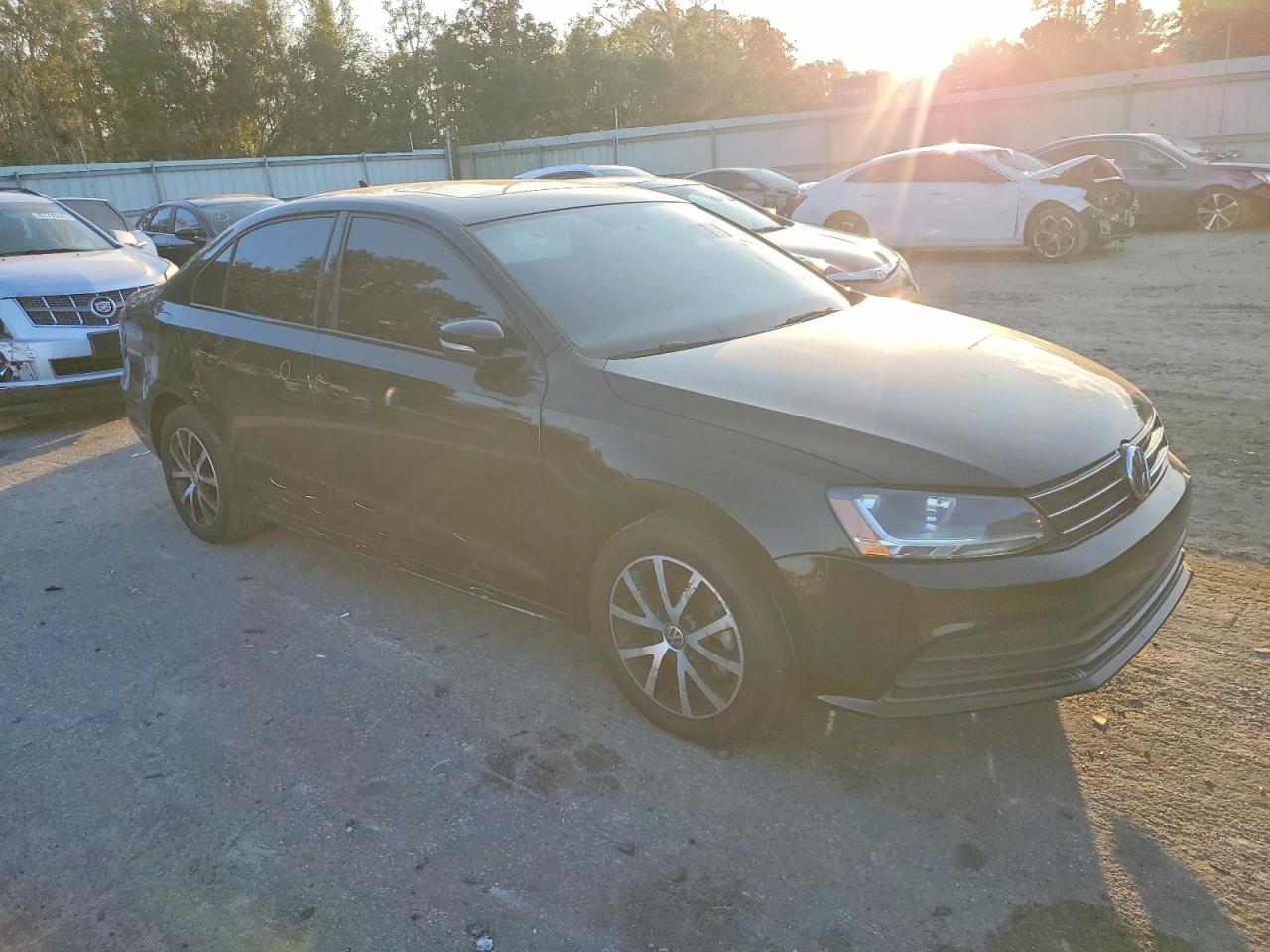 2017 VOLKSWAGEN JETTA SE photo 4
